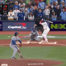 월드시리즈 7차전 1회부터 선발투수 오타니 어깨를 가볍게 하는 토론토.gif 이미지