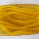 김밥속에 단무지 이미지