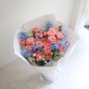 학사꽃집 | 하늘색 미니델피늄｜서울 커스텀 꽃다발 기념일 한성대입구역 꽃집 베로즈 혜화 대학로 성신여대 꽃배달