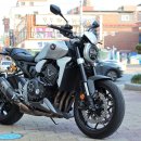 중고오토바이매입 매매 전문 지엠팩토리 혼다 CB1000R 올린즈, 아크라 장착 판매합니다. 이미지