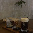 탭 커피&위스키 바 | 구리 카페 추천 탭커피&위스키바, 빈티지한 인테리어의 라떼 맛집
