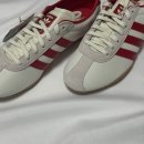 가볍게 선명한 존재감, 일상 속 ADIDAS DOKYO RED 리뷰.