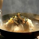 멸치가 살아있는 국수 이미지