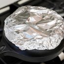 프라이팬 바닥 기름때 닦는법 ‘이렇게’ 하세요! 방치하면 위험합니다 이미지