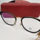 빛나는 안경 이미지