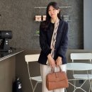 여자 닥스 가방 토트백과 봄 체크 실크스카프 코디