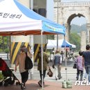 버스정류장 옆 횡단보도 이미지