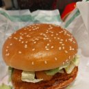 비 오는 날 반지를 기다리며 맥도날드 맥치킨 모짜렐라 먹은 후기