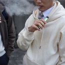 젊은층은 전자담배가 더 해롭다?...30일만 피워도 ‘이 질환’ 위험↑ 이미지