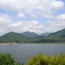 "경북 영천 자양댐에 위치한 736M 의꼬깔산 에서 내려다본 자양댐 풍경" 이미지