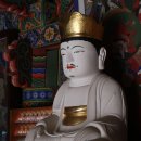 함안 장춘사 석조석가여래삼존좌상 이미지