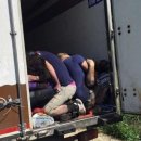 오스트리아 고속도로 트럭서 질식사한 난민 70명.jpg (혐오 주의) 이미지