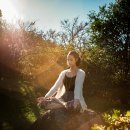 내면의 평온을 찾는 명상 이미지