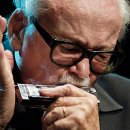 하모니카 (연주자) 이미지