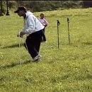 교재02-27. 담단16 (평창수련원) 맨비탈공부 44~46 (잔디언덕 폴기문) 기문사이 뛰어돌아내리기 [00'2 이미지