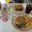 브루클린 더 버거 조인트 (BROOKLYN THE BURGER JOINT) 삼성점 | [여의도 맛집] 실패 없는 수제버거의 정석, ‘브루클린 더 버거 조인트’ 여의도점
