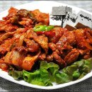 홍어삼합은 홍어, 돼지고기수육, 김치 이미지