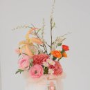 어버이날을 빛낼 보자기 포장이 아름다운 달항아리 센터피스｜실크플라워 카네이션