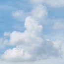 영길 보살이 효천견운을 티고선 머리 결을 휘날리며 서방정토로 가는 모습 이미지