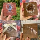 기억-그리움 | 마음으로 그리는 그리움, 사진과 문구로 기억을 머물게 하는 나무 위패 제작