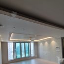 검단호반써밋1차 3102동 앞 | 인천 검단신도시 호반써밋1차 간접조명 시공후기 l 무몰딩 거실+주방 l 로슬러실링팬 거실(화이트)+침실...