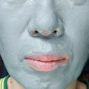 모공을 관리하고 피부를 환하게 가꾸어 주는 숨37° 타임 에너지 브라이트 클레이 팩 클렌저