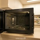 "30초면 묵은 기름때도 청소 됩니다" 왜 이제 알았을까요?...전자레인지 내부 기름때 말끔히 청소하는...