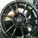 블랙휠타이어 이미지