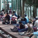 낮엔 노인, 밤엔 노숙인… 피서지 돼버린 인천공항 이미지