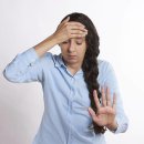 아침에 일어나자마자 이 행동 하면, 뇌혈관 10년 더 빨리 망가집니다 이미지