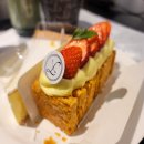 DE050 | 서래마을 밀푀유 맛집으로 유명한 카페 드 리옹(CAFE DE LYON) 코엑스점 / 딸기 밀푀유, 쑥 우유 후기