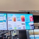 푸드코트 메뉴판 가격 고민끝에 선택한 콤비네이션피자랑 치즈조각피자 두마리치킨 후기 의외로 맛있는건