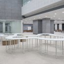 시각공간-대응 | 제약바이오 실용화센터(송도) 라운지 가구 제작·납품 후기 ｜ 모듈 소파·비정형 테이블 맞춤 설계 사례