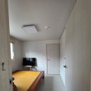 숲속의 하얀집 이미지