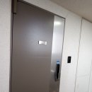 대연파크푸르지오 | 부산 남구 대연 파크푸르지오 아파트 현관문 피벗 조정· 문 닫힘 불량 해결 시공 후기