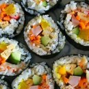 김밥속에 단무지 이미지