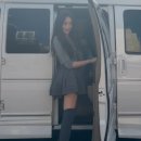 김혜수, 현실판 바비 인형…롱다리 각선미 자랑 바비 인형처럼 다리 길이가 몸의 대부분 이미지