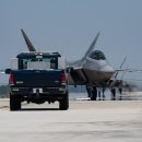 군산에서 한국 공군 F-35A와 DACT를 실시한 미공군 F-22 이미지