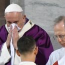 20/02/26 Pope Francis falls ill in virus-stricken Italy - Vatican spokesman says the pontiff missed a Mass because of 'a light indisposition' 이미지