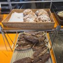 빵집] 플라워아티장베이커리 방문 후기 | 평일 점심...다크쇼콜라 바게트·말돈소금빵·퀸아망 솔직 리뷰