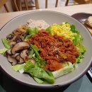 교대역 13번출구 쪽 횡단보도 | 교대역 브런치 : 리브팜 교대 - 방문 후기(메뉴 추천/고추장제육웜볼/바질토마토수프)