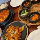 손 끝으로 빛나는 유리공예 이미지