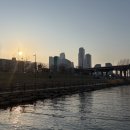 이마트 페달로 옆 | 여의도 한강공원 데이트의 반전! BBQ 쿠폰 실패가 부른 한강 라면 &amp; 노을 오리배 솔직 후기