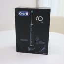 여행 준비물 휴대용 케이스에 보관 및 충전 가능한 오랄비 전동칫솔 iO10