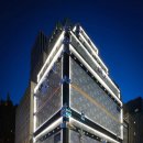 뉴욕의 루이비통 플래그십 스토어 리노베이션 중에 가린 공사 가림막 클라스 이미지