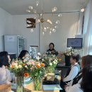 우물가의 미소 이미지