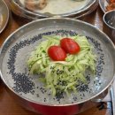 (주)이아스피스 명동센터 | 습기 가득한 여름 밤의 거리를 무심히 채워놓는 건