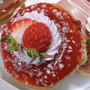 크리스피크림도넛창원팔용점 | 크리스피 크림 딸기 신메뉴 4종 후기🍓! 하트 도넛 속 반전 크림에 입덕 완료 (내돈내산)