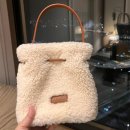 복실복실 | 문(태교여행) - 어그 털 복실복실 귀여운가방 플러피...BUCKET BAG OZB001 NATURAL)쇼핑/구매 상세후기🤍