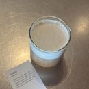 독특 | 부산 모모스커피 마린시티점 방문 후기 - 독특한 시그니처 메뉴와 멋진 바다 뷰 ☕️🌊